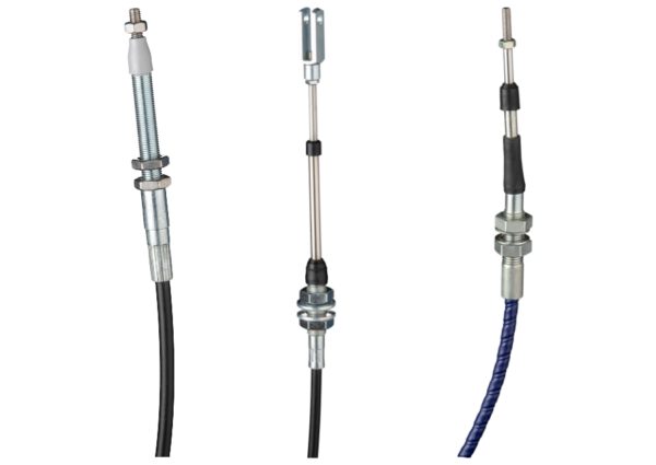 3 Druck-Zug-Kabel in verschiedenen Ausführungen auf weißem Hintergrund